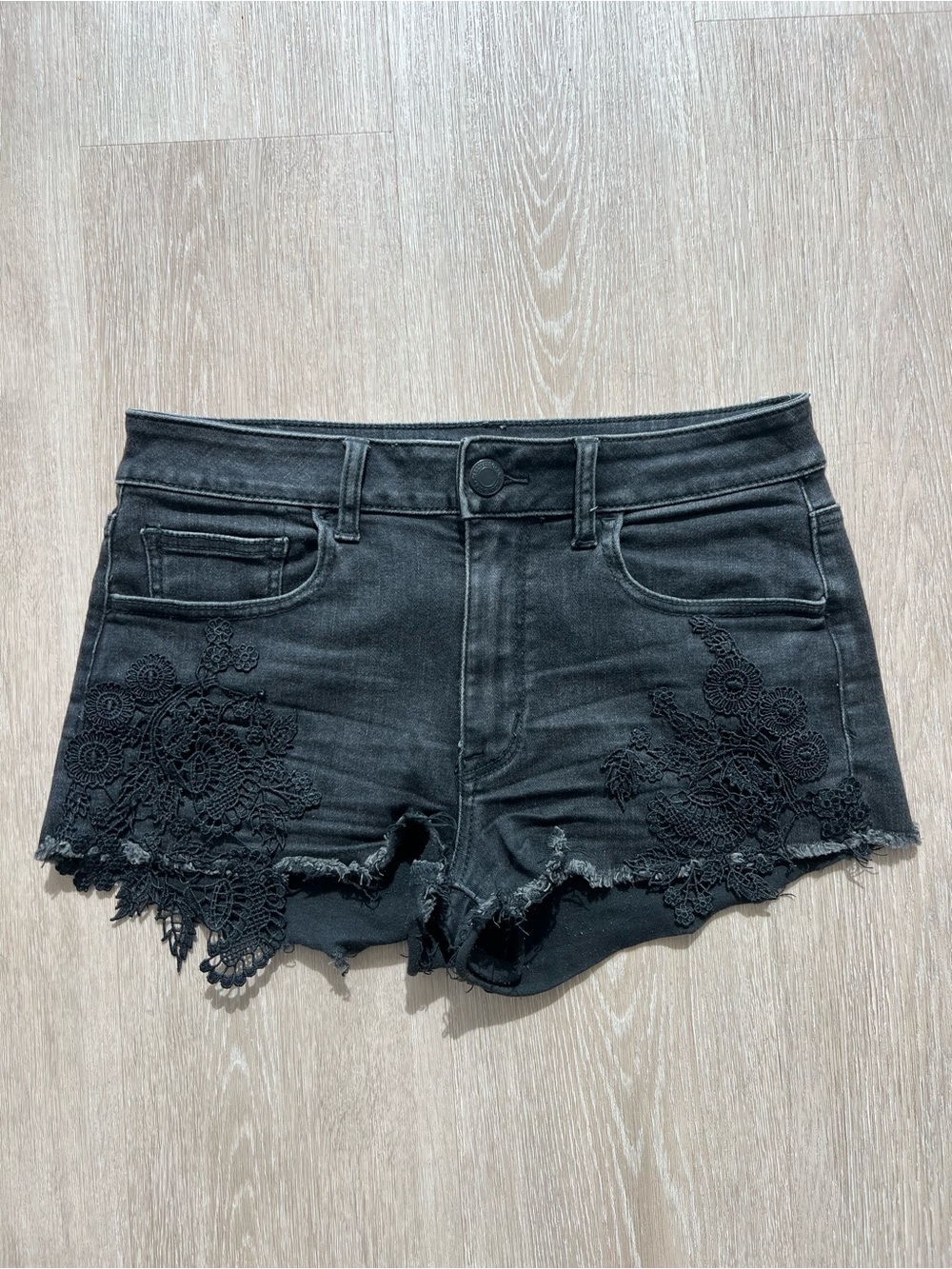 American Eagle Super Super Stretch High-Rise Women’s 8 Lace-Appliqué Chic Shorts